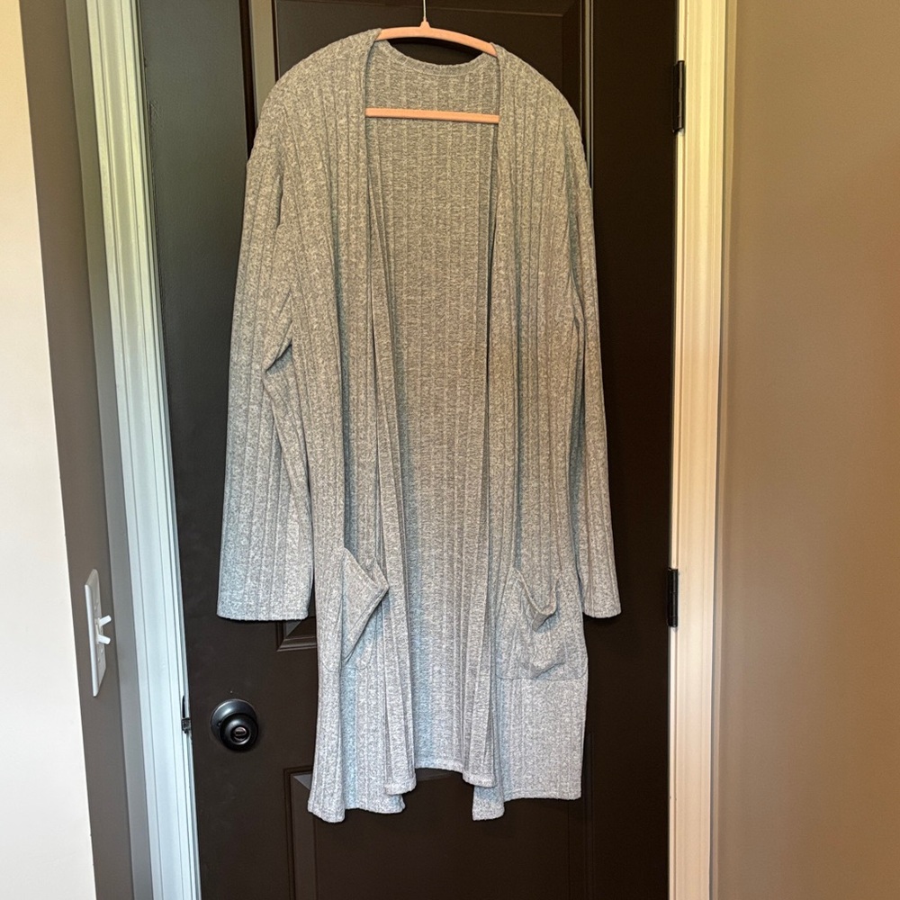 NWOT Super Soft Gray Open-Front Women's Sweater Duster with Pockets